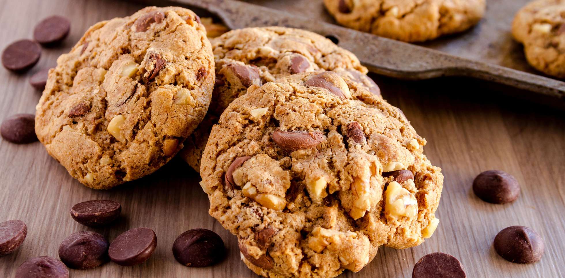 Орехи в микроволновке можно. Американское печенье кукис. Кукис печенье шоколадное. Песочное печенье кукис. Американское печенье с шоколадом кукис.